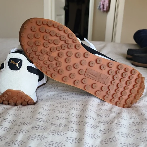 Puma Easy Rider White and Black Sneakers - Picture 3 of 8